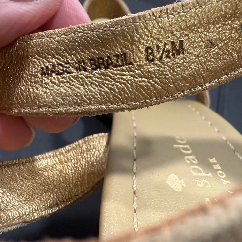 Kate Spade Farryn Wedge Heel Sandals Sz 8.5 Tan Suede Metallic Gold Geo Strappy